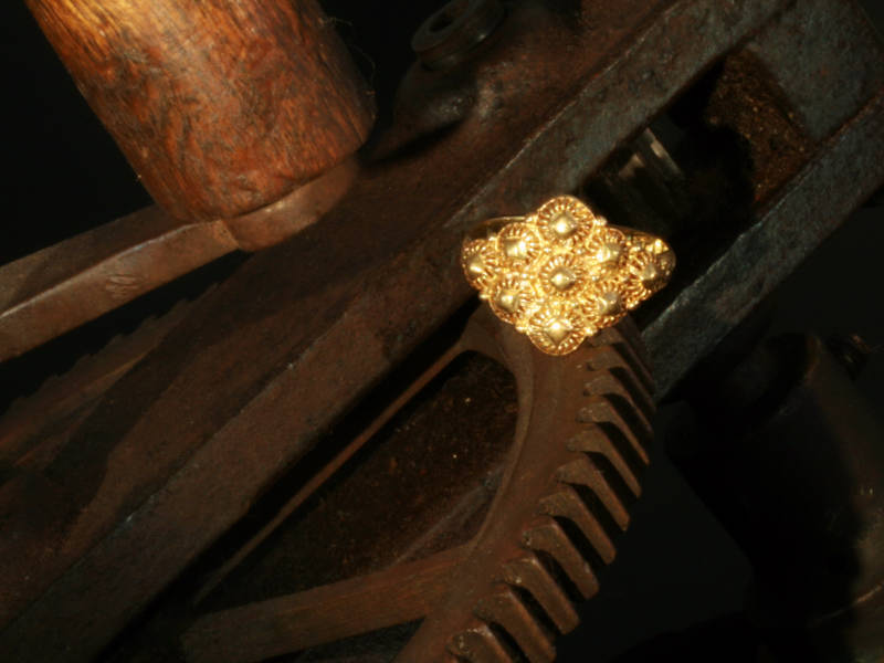 Dutch gold antique ring from Amsterdam 17th Century (image 11 of 12)